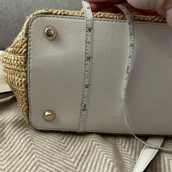 Summer Straw Michael Kors Handbag with White Leather Straps - Picture 13 of 17